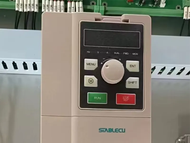 HYG CNC Router HC-R22S for Kitchen Cabinet Production High-order intelligent vector inverter